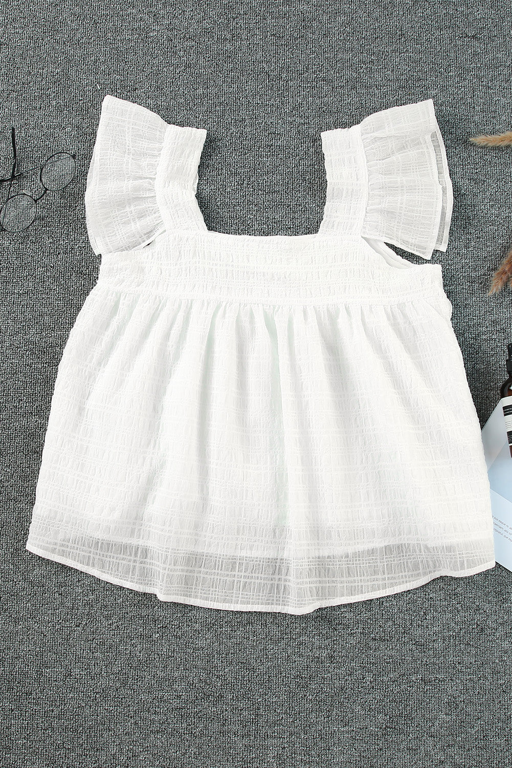 Witte tanktop met vierkante hals en textuur