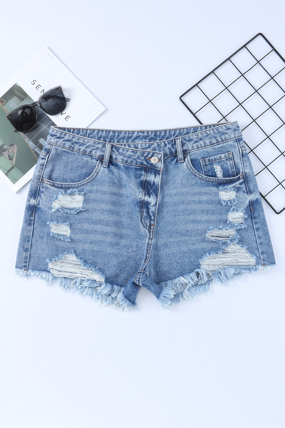 Hemelsblauwe denim shorts met hoge taille en gekruiste taille