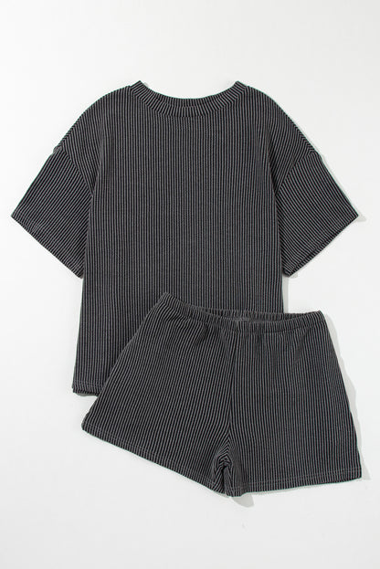 Set van een Carbon Grey Ribbed Textured Knit Loose Fit T-shirt en korte broek