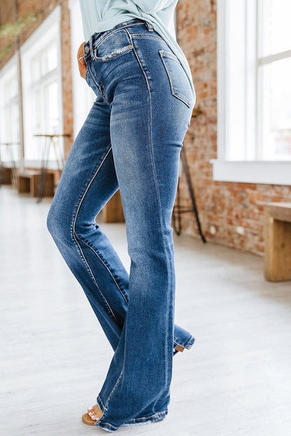 Hemelsblauwe medium wash high rise flare jeans