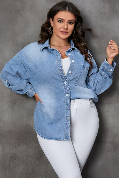 Hemelsblauwe plus-size borstzak denim shacket met knoopsluiting