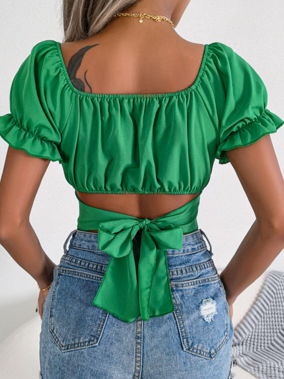 Cropped top met vierkante hals en gekruiste volantmouwen