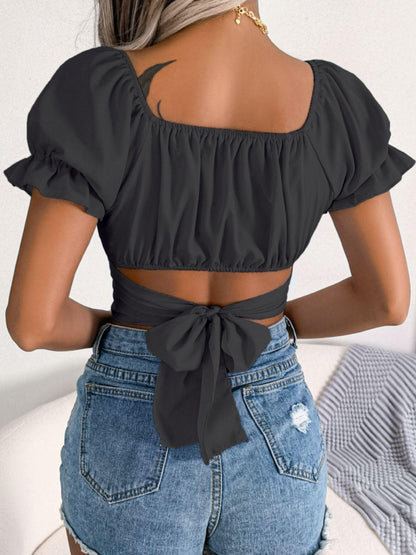 Cropped top met vierkante hals en gekruiste volantmouwen